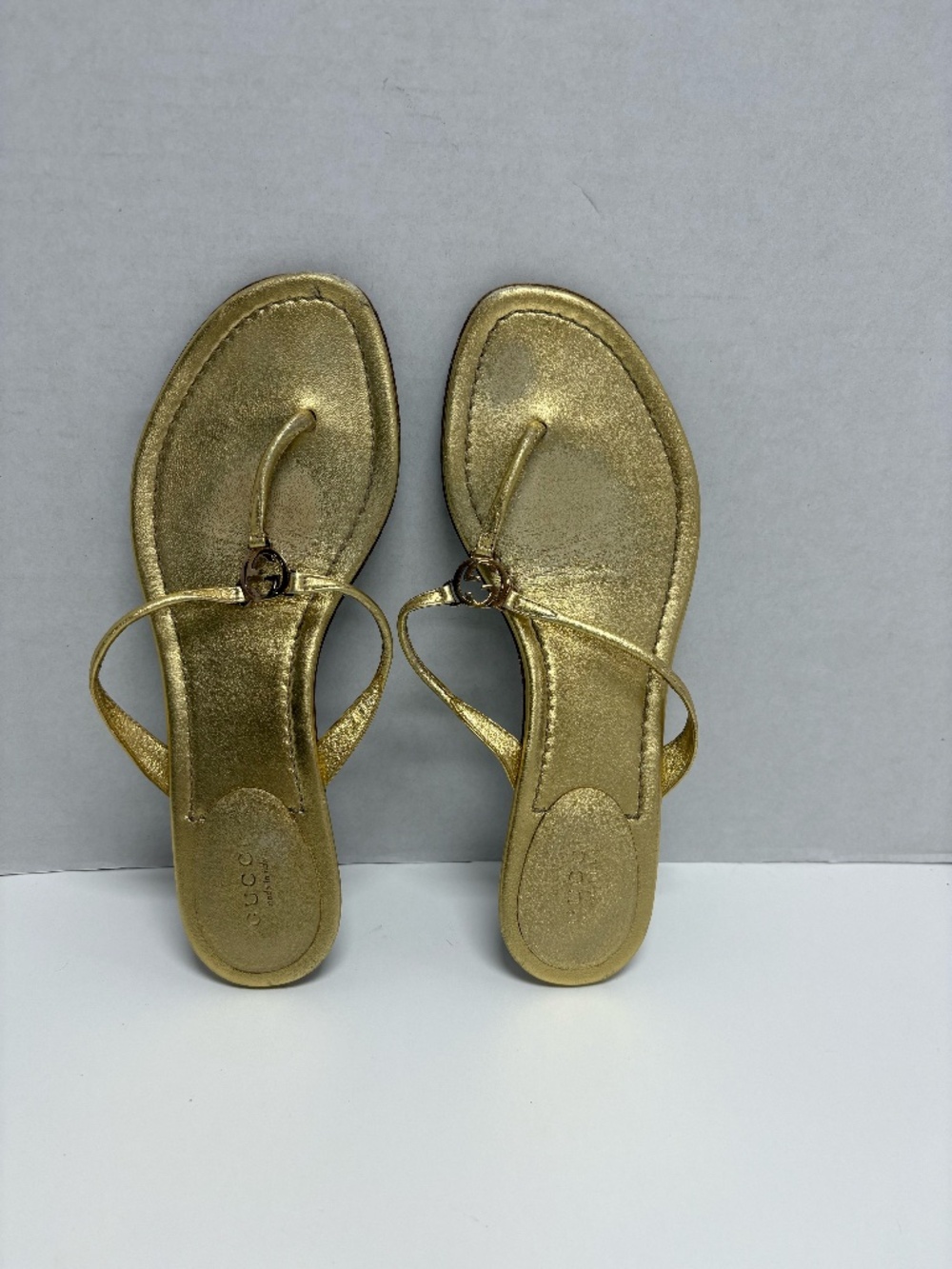 GUCCi Metallic God Leather Thong Flip Flops - Size 38.